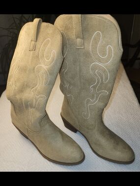 Unbranded Women’s Suede Mid-Calf Western Boots in Beige Size 9